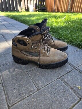 Vintage Nike Black and Brown Suede Hiking Shoe